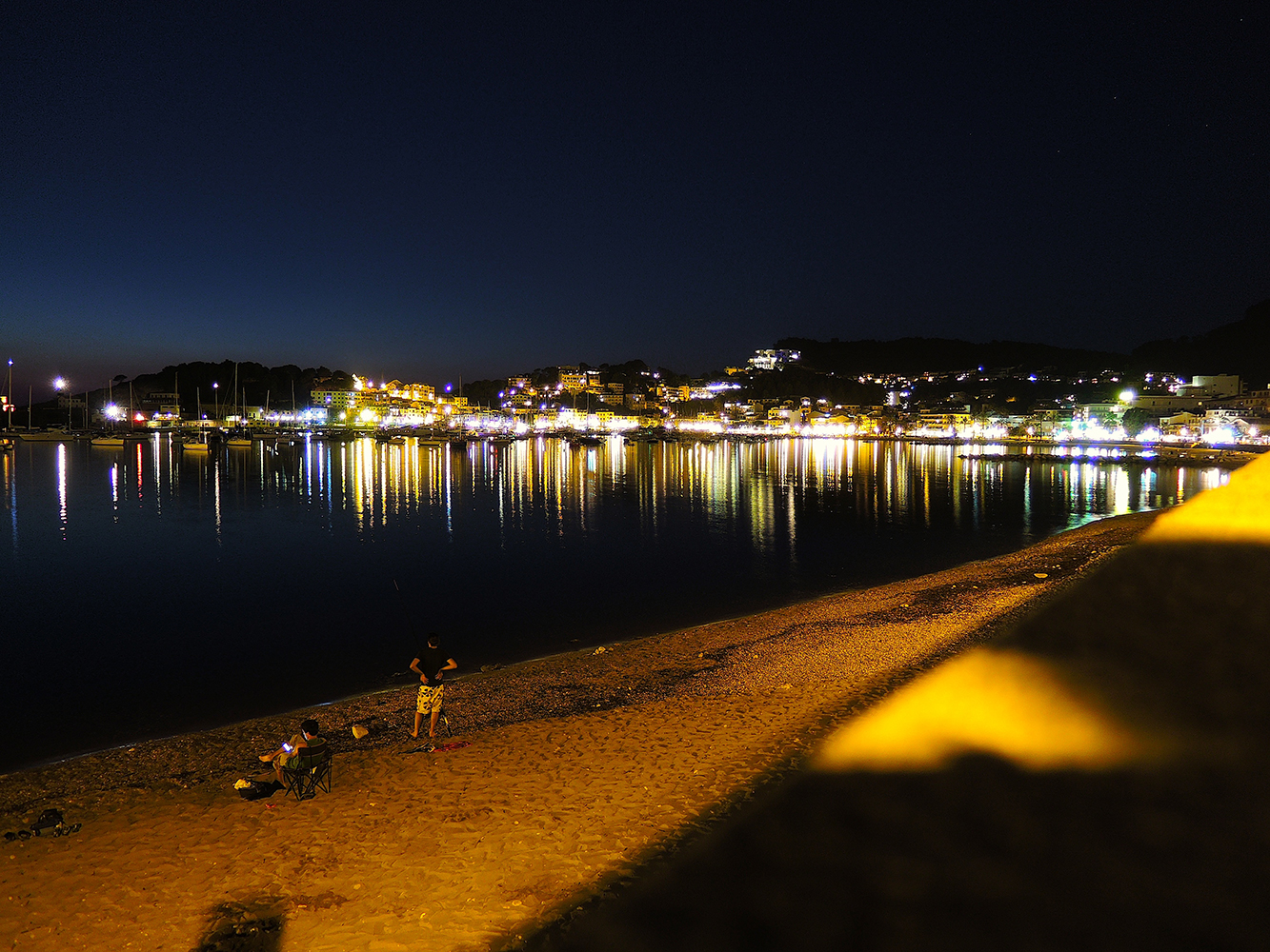 Mallorca-Soller-by-night-town